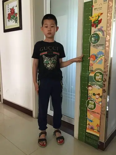 测量身高上的一米.