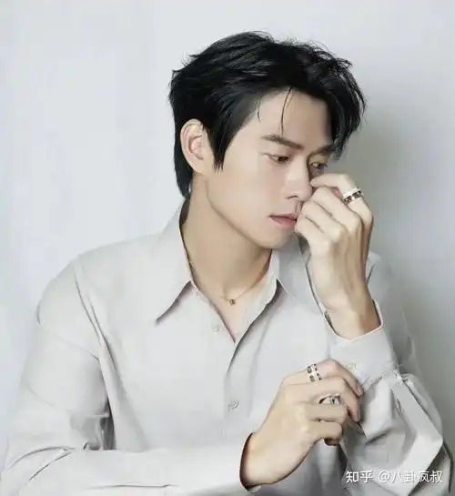 邓伦回归内娱?张碧晨张艺兴的瓜!魏大勋倒油杨洋?冯绍峰吃软饭?