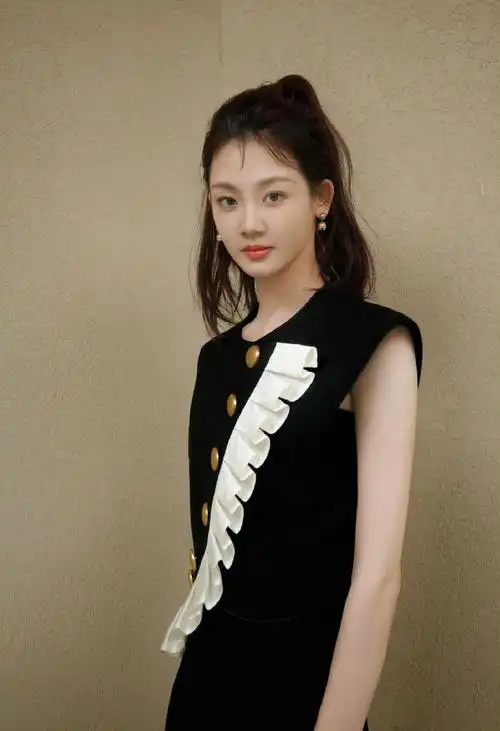 苗苗甜美学院风##苗苗校园女大造型