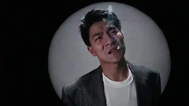 至尊无上:男子对华仔指手画脚,不料被华仔轻轻一推,直接躺地上