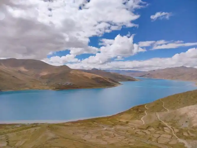 打卡西藏三大圣湖之一羊卓雍措