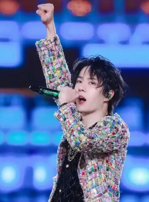 王一博#  大家超like做累了,给大家看点老公的舞台神图@uniq-王一┅