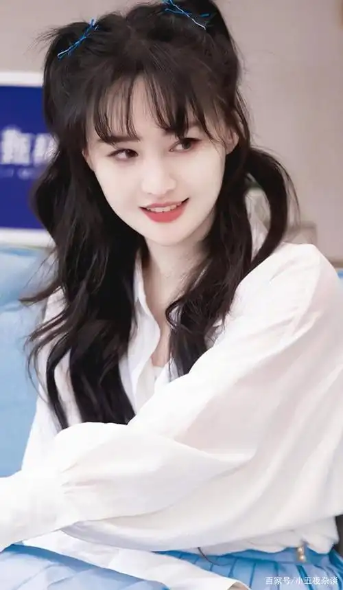 郑爽以前一直是一个机灵可爱的女孩子,但渐渐的变得不自信了,她的每一