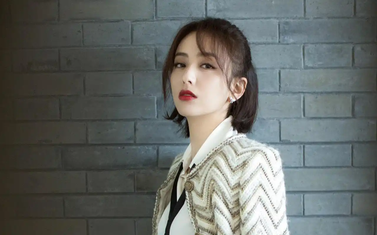 佟丽娅性感写真高清桌面壁纸