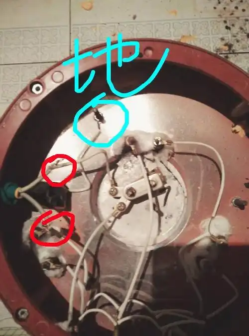电饭锅的插孔总是被烧坏,所以自己就直接拆开接线,因为电线是三孔的