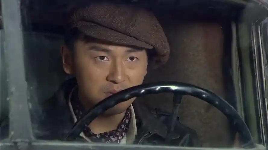 飞哥大英雄:男子为了报仇,开车直冲敌人大本营,送敌人上西天