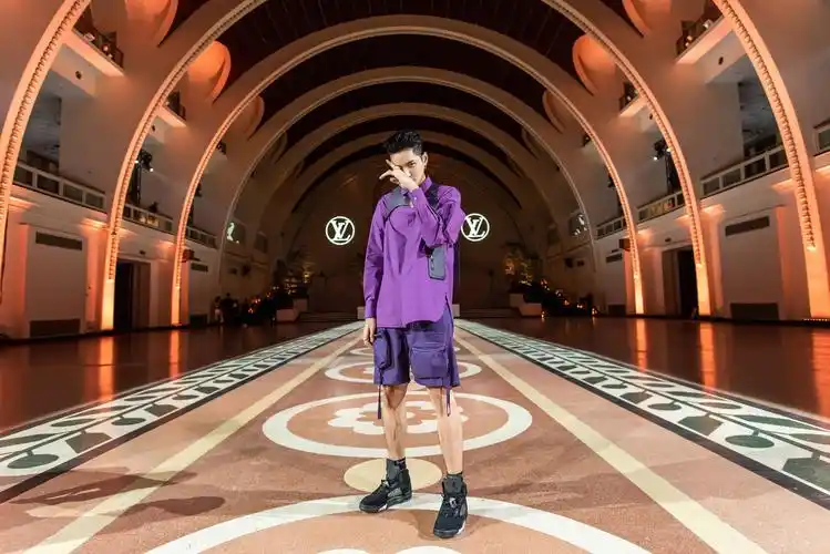 路易威登品牌代言人吴亦凡身着louis vuitton 2019春夏系列出席活动