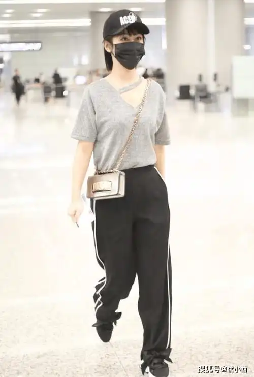 ①t恤01:杨紫的穿搭造型解析要说杨紫的衣品有多好?