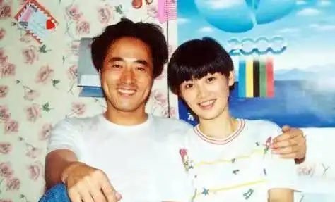 国家一级演员杨立新娶平凡妻子恩爱至今唯独儿子成为他的烦恼