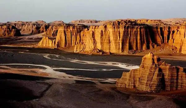 这颗星球上拥有最多传说的沙漠地带——"地球之耳"罗布泊