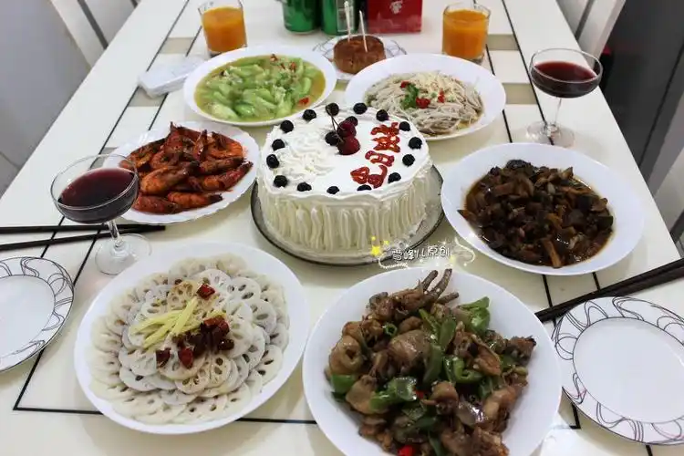 老公生日,就多做了几个家常菜,花钱不多,营养又好吃,老公吃嗨了.