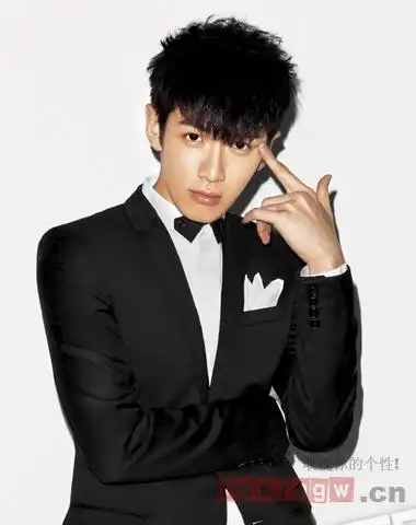 请问柯震东这种发型怎么弄,需要烫吗?