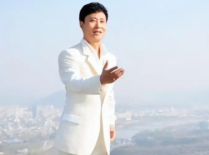 物资丰富,养育了无数相貌堂堂的北方男儿,1970年,出生的耿为华,就是