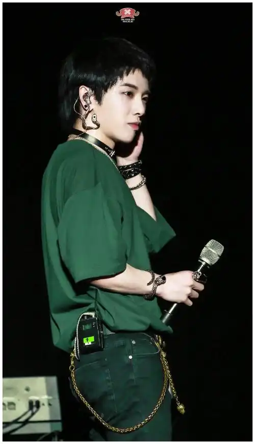 华晨宇壁纸:三分钟热度的我,却喜欢了你那么久