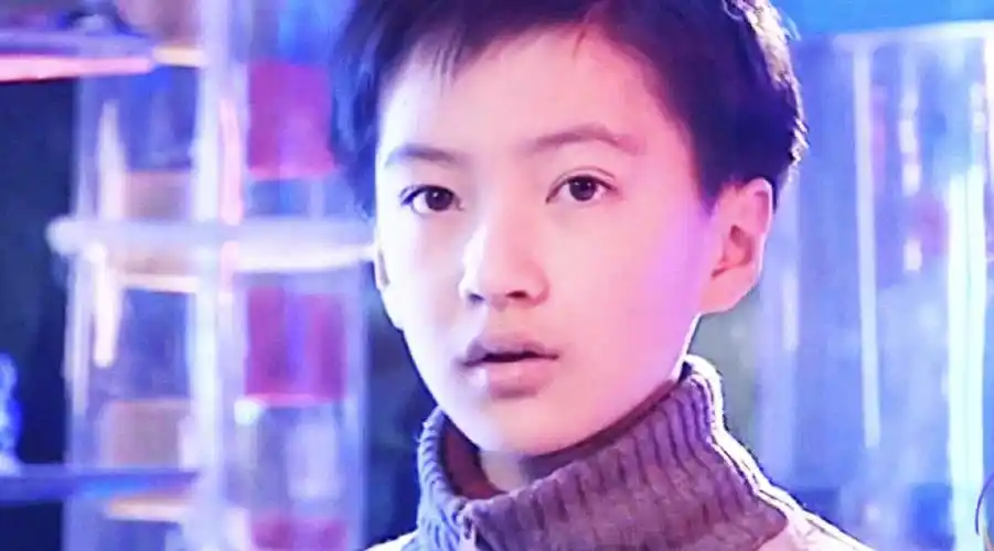 《快乐星球》中的童年男神丁凯乐都拍婚纱照了,精致侧颜帅气依旧