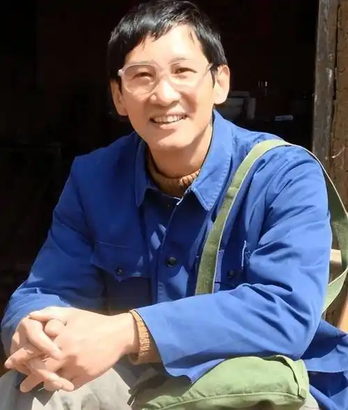 两个王劲松,一个北电当老师,一个凭配角出圈,相差1岁各自精彩_工作