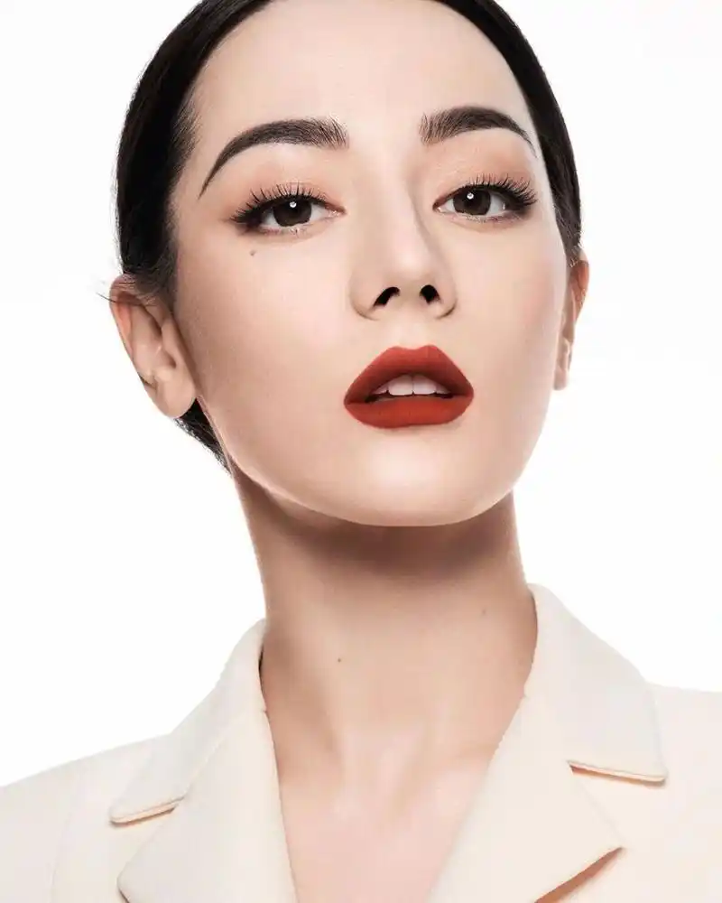 dior代言人,又美又高级 天天看着迪丽热巴的盛世美颜