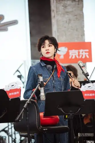 《姐姐》团综西安站路演 郁可唯首唱新歌《寻》_综艺要闻_娱乐频道