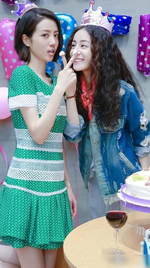 李溪芮热巴同框,两人曾是好闺蜜,同人不同命啊|迪丽热巴|杨幂_网易