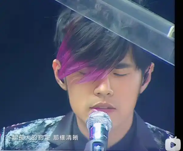 我伦过于帅气我很喜欢这张紫毛,奶man奶man的小金人造型我也爱,可是截