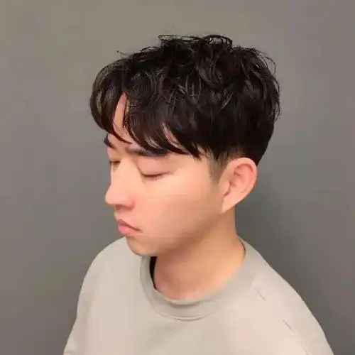 发际线高的男生适合什么发型拯救你那越走越远的发际线