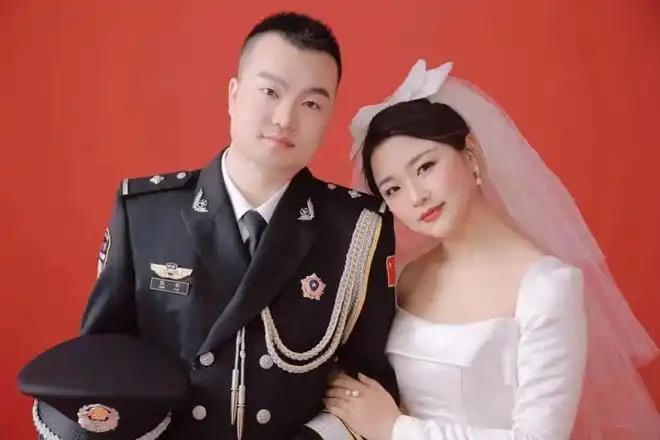 南阳站派出所张乔2022年5月,我与妻子领完结婚证,但是因为工作繁忙,加