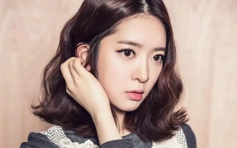 雅英唯美轻熟女桌面壁纸高清大图预览1920x1200_日韩明星下载_美桌网