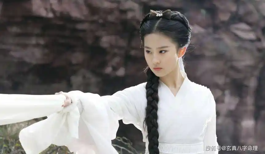 故事是这样的,在《神雕侠侣》后传中,杨过和小龙女隐居古墓之后,两个