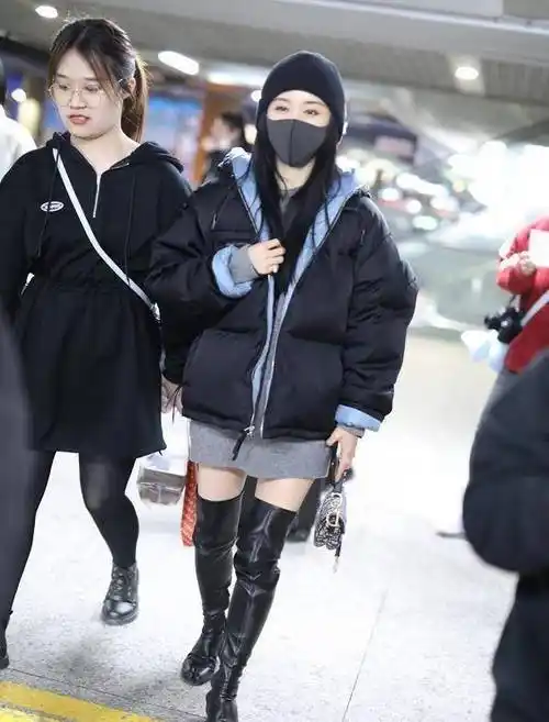 别人还在穿过膝靴时,王子文开始把长靴当成裤子穿,贼显高_时尚_身材