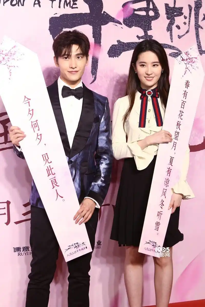 刘亦菲杨洋相见恨晚,热情拥抱梦回三生三世,网友:这才是真爱!