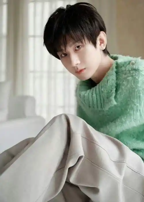 微博之夜陷内定争议,官方疑切错号给成毅拉票,白鹿临时更换行程_腾讯