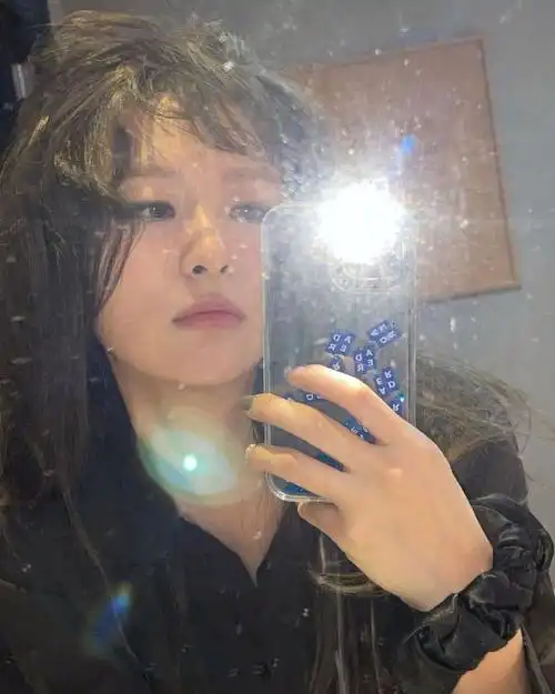 【ins】涩琪ins更新,今日份的美女自拍照,漂亮小熊贴贴~#姜涩琪[超话]