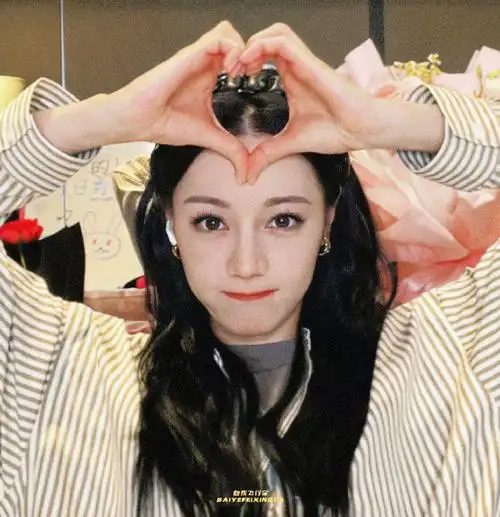 迪丽热巴好会比心##迪丽热巴比心的多种姿势