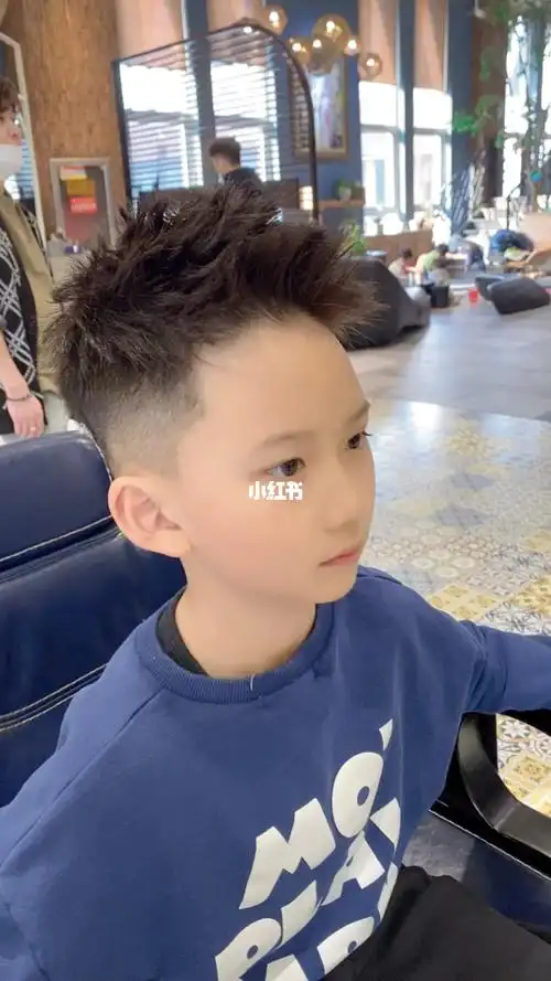 小朋友烫锡纸烫