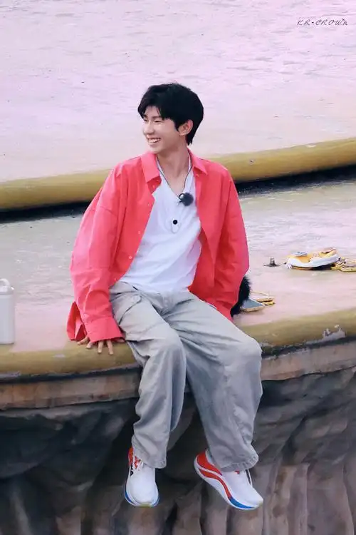 王源超话#为君加冕,伴君成王#  521份的晚安～98@tfboys-王源