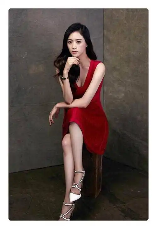 蒋欣未p图曝光,大腿爆肥欲撑爆牛仔裤,网友:瘦那20斤哪去了?