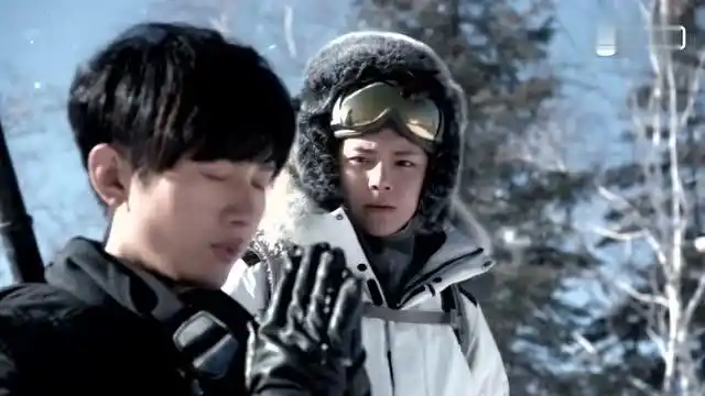 张起灵跪拜长白山这一刻扎爆了我的泪腺舍不得怎么这么快就播完了