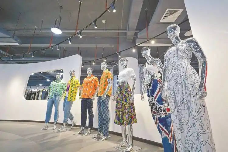 羊城晚报全媒体记者 李程人勤春来早.