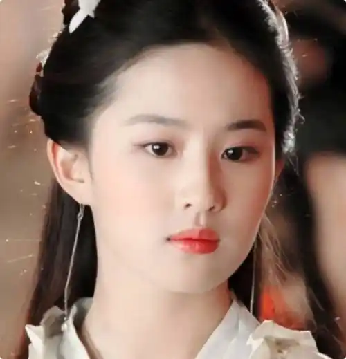 赵灵儿"的女演员别随便找,丫鬟脸,雷震子发型,糊弄谁呢_杨雨潼_刘亦菲