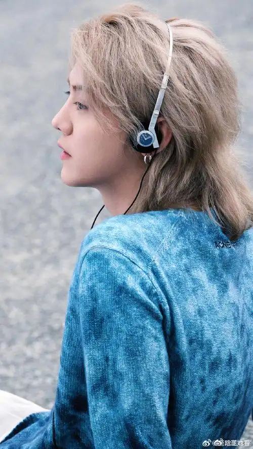 鹿晗夏夜漫游瞬间##鹿晗侧拍美图