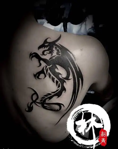 龙图腾纹身图片_背部纹身图案