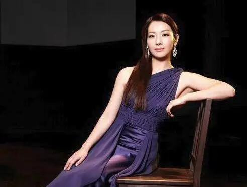 胡兵的哥哥是胡东,两个人是亲兄弟,浙江人; 胡军是歌唱家胡松华的亲