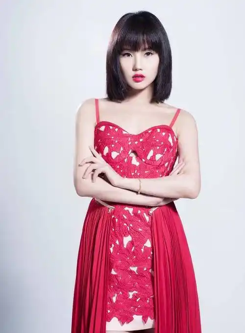 歌手黄龄自曝恋情,昔日与许嵩绯闻再被质疑,网友祝福声一片_嘉宾_单身