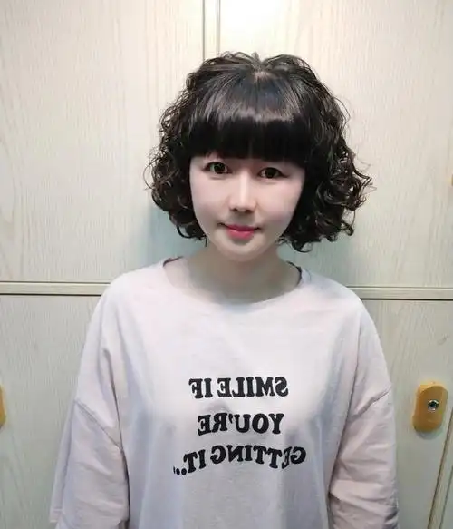 不妨先看看这10几款,蓬松时尚显气质|盘发|短发|烫发_网易订阅