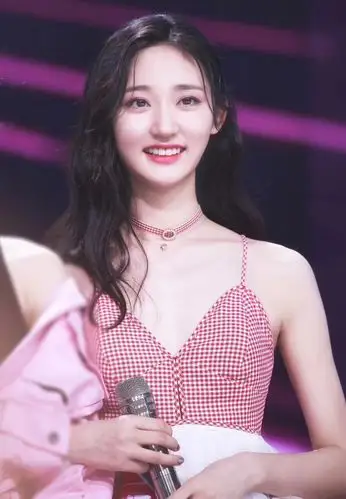 王莫涵《创造101》挑战夏日甜心 搭档魏大勋甜蜜舞台惹心动