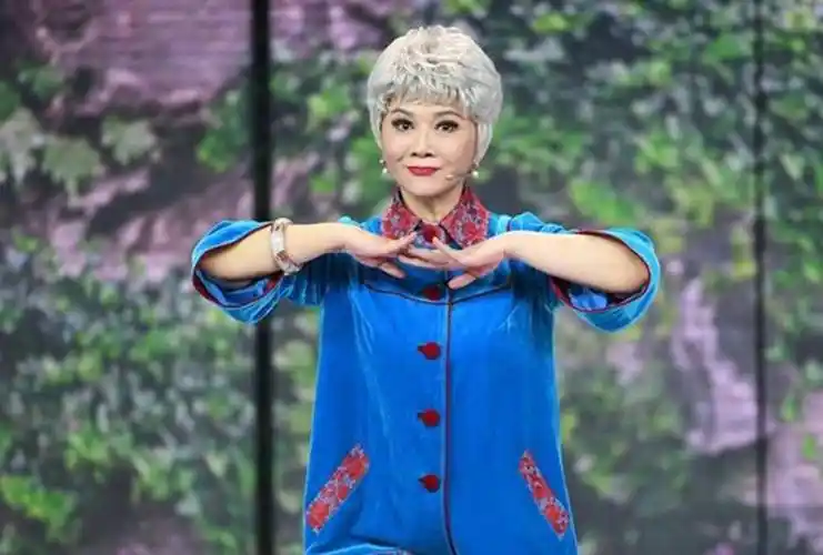 连登舞台27次,从小品女王到被喊"离开舞台",蔡明做错了什么_潘长江_表