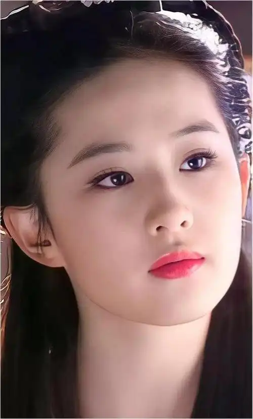 刘亦菲香港海洋公园被偶遇素颜状态超级好整个人仙气飘飘