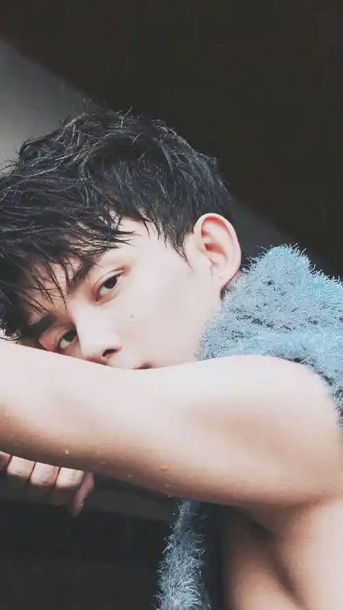 吴磊手机壁纸 - 吴磊同学真是越长大越好看_吴磊_明星表情表情