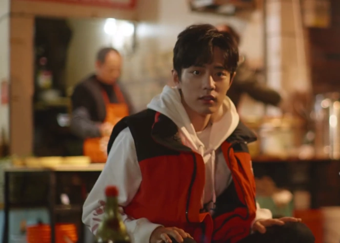 67肖战《奇妙之城》中做出不良示范,但三个细节印证他的善良本性