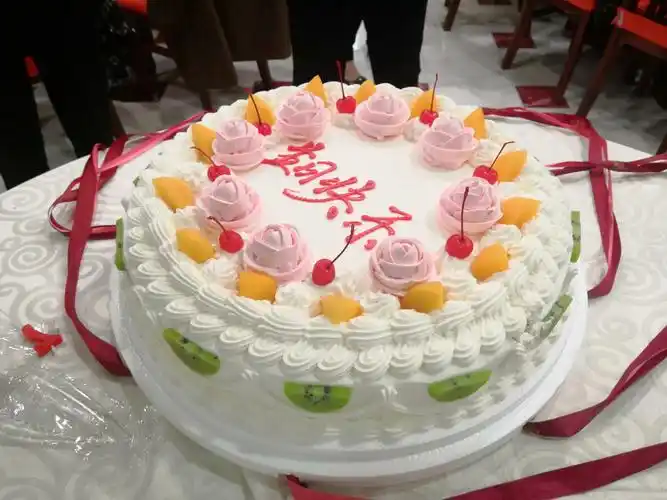 在章氏饭店为林文高举办生日宴席.